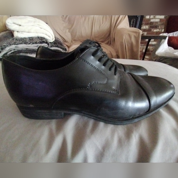 Men's Van Heusen Flex Memory Foam Dress Shoe - Picture 2 of 5